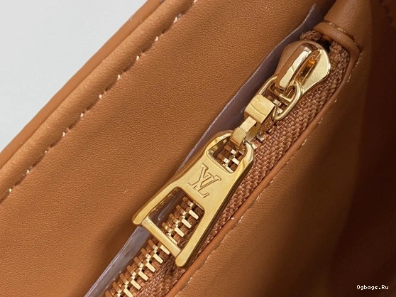 MM-23*17*9.5CM TWIST VUITTON LOUIS 0201